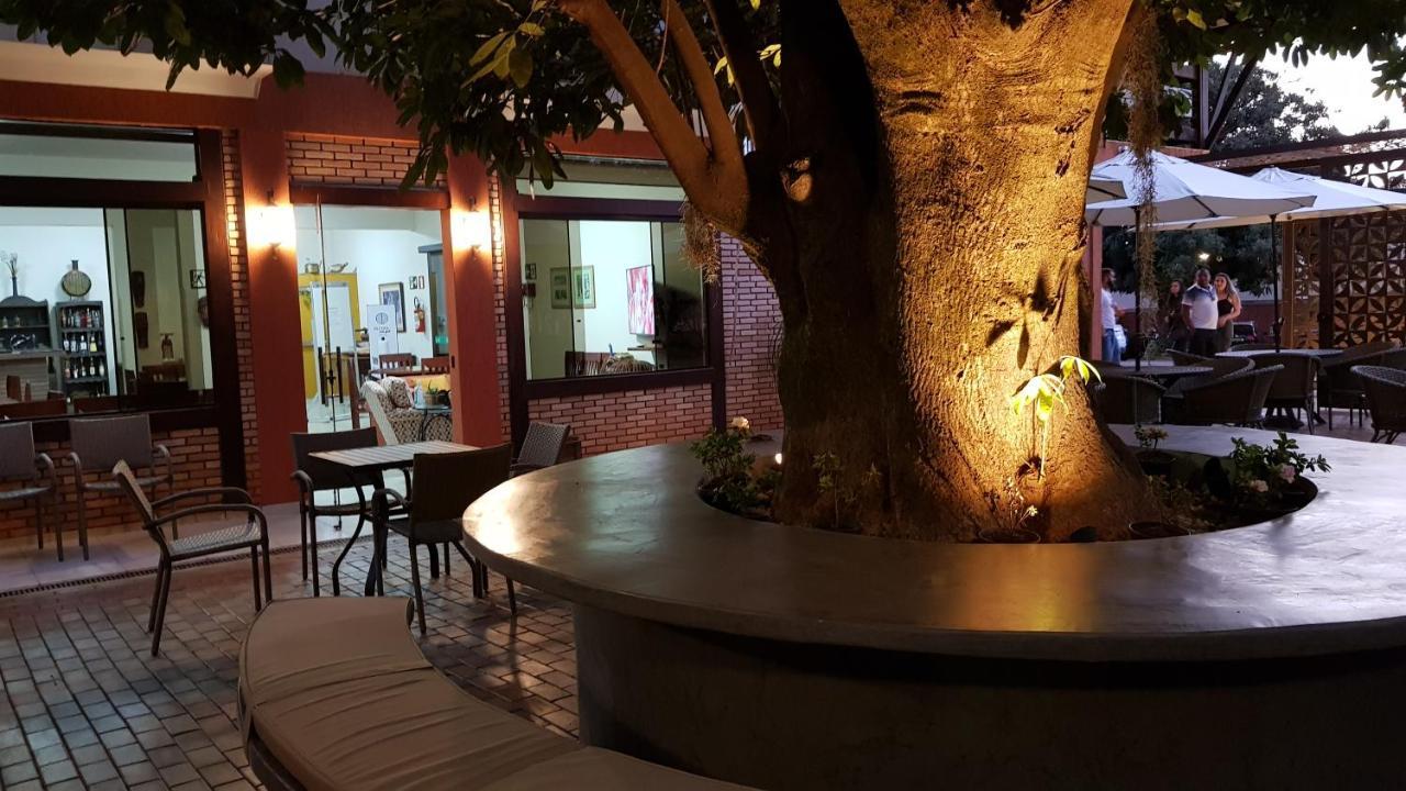 Hotel Das Palmeiras Paracatu Esterno foto