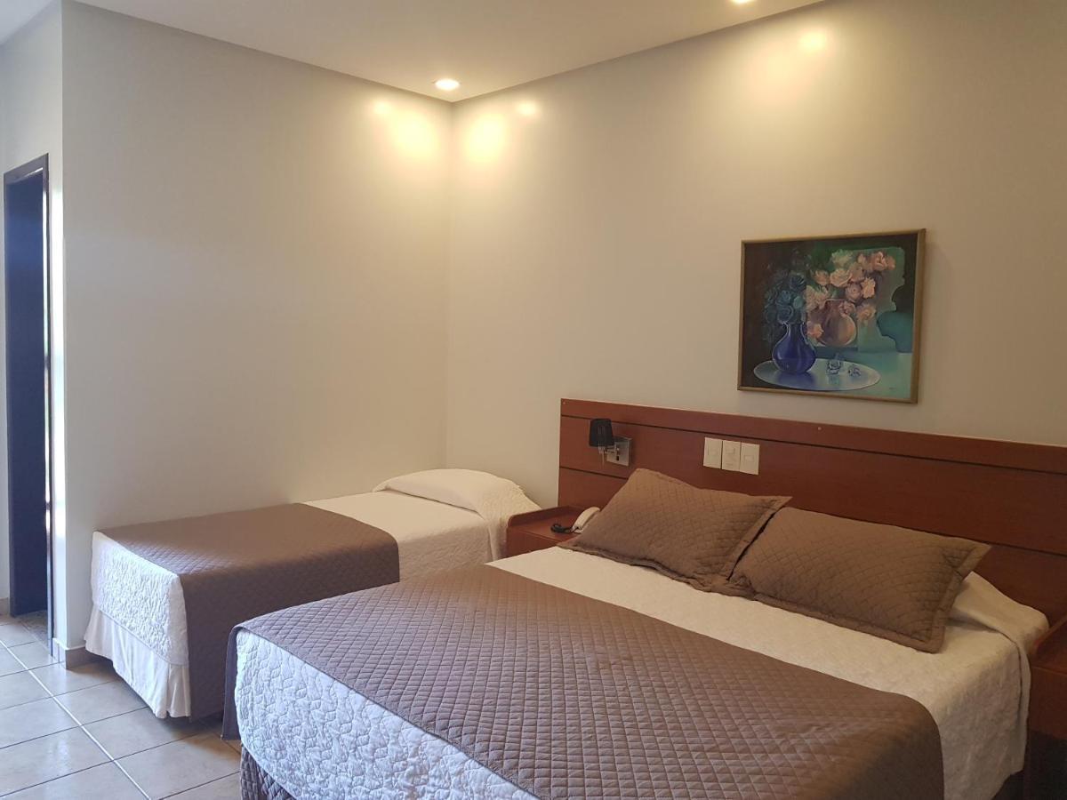 Hotel Das Palmeiras Paracatu Esterno foto